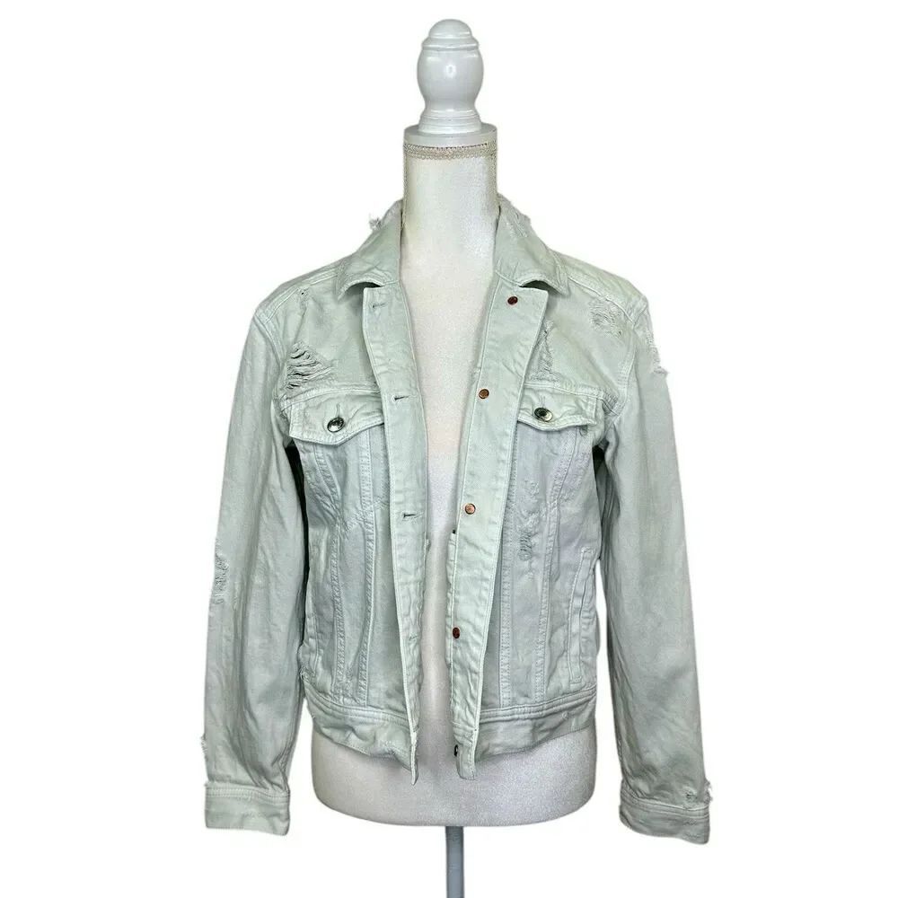 American Eagle Classic Distressed Light Wash Denim Jean Jacket Women’s Medium